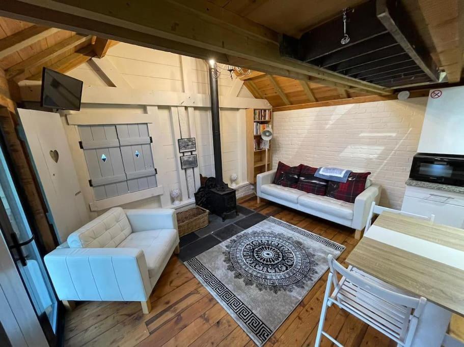 Muntjac Lodge, A Cabin In Heart Of Chorleywood Exterior photo
